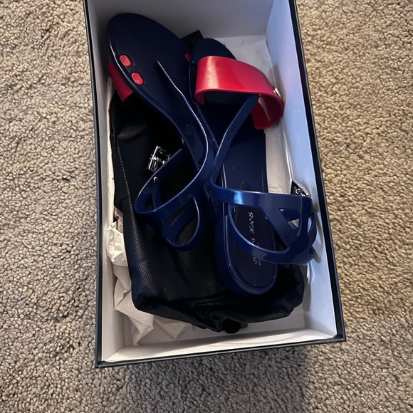 Never worn - Picture 2 of 3